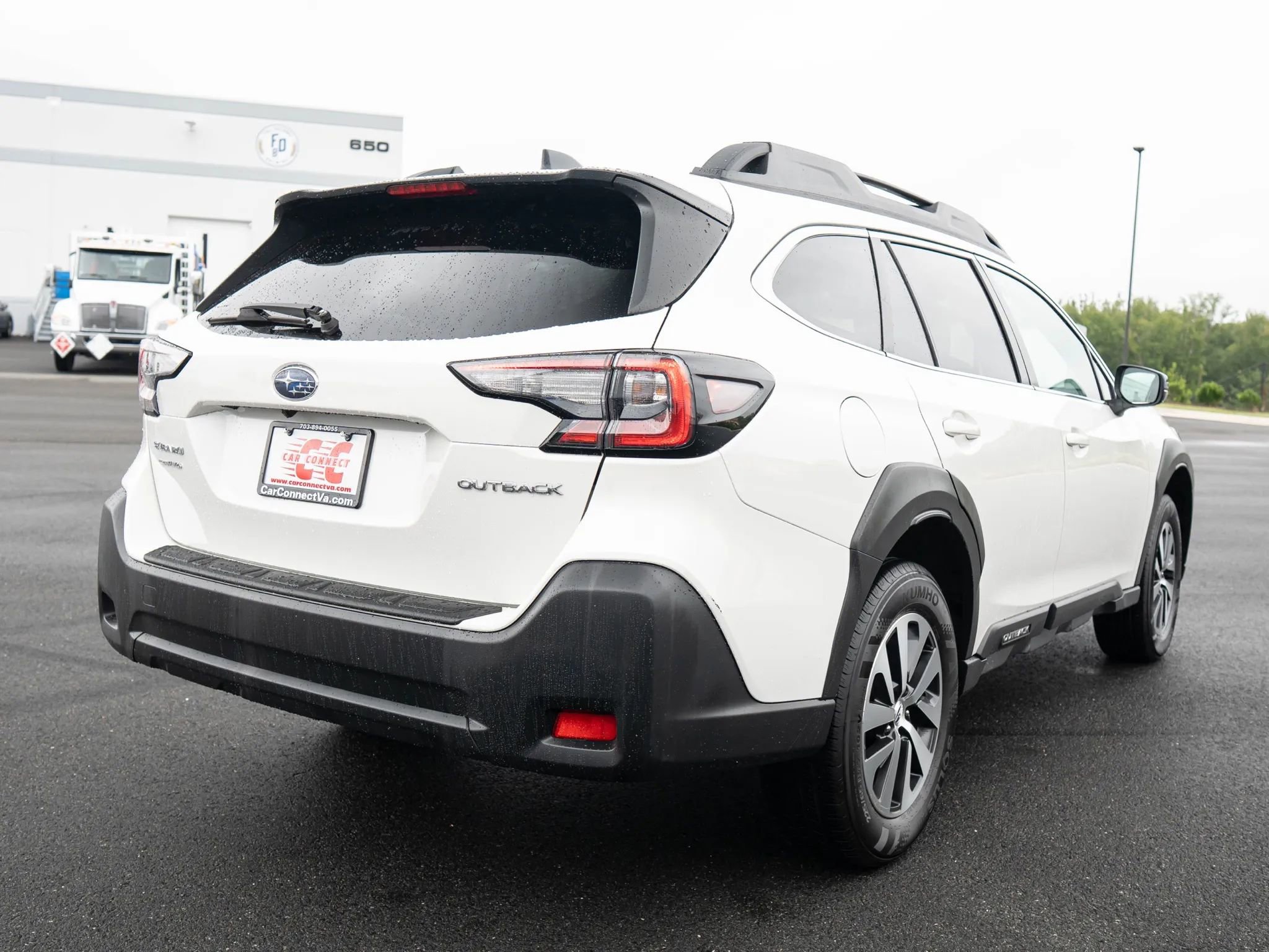 Used 2023 Subaru Outback Premium AWD/4WD image 6