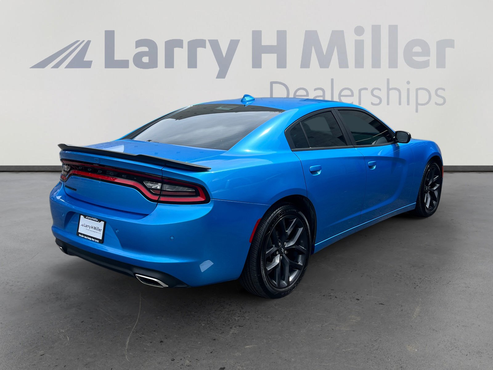 Used 2023 Dodge Charger SXT w/ Blacktop Package image 5