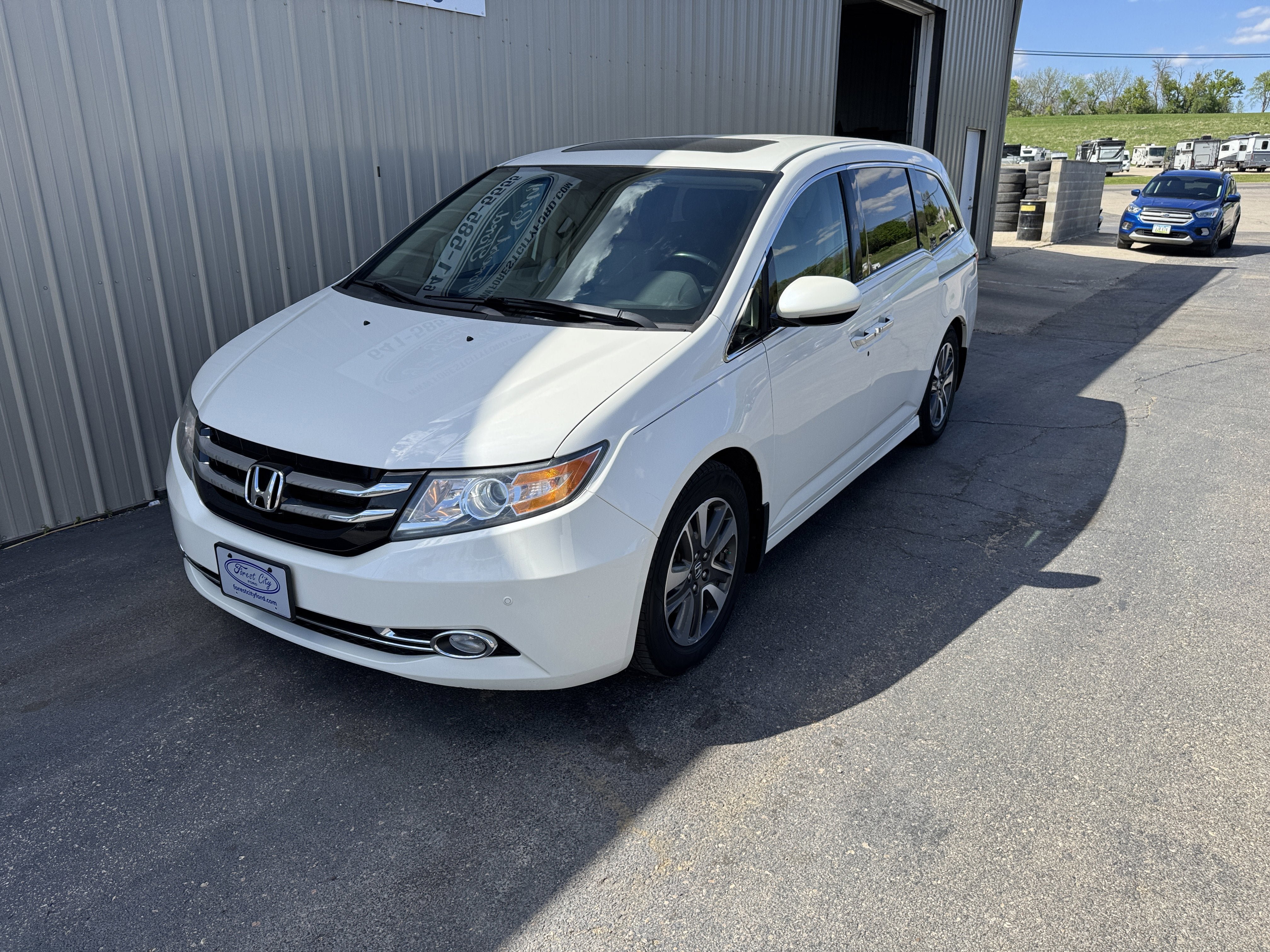 Used 2014 Honda Odyssey Touring Elite image 2