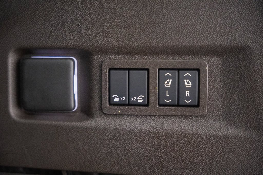 Used 2025 Chevrolet Tahoe LT w/ Comfort Package RWD image 12