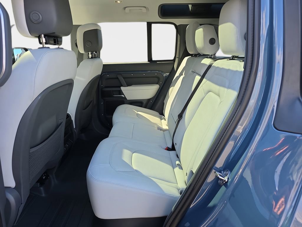 New 2026 Land Rover Defender 110 X-Dynamic SE image 13