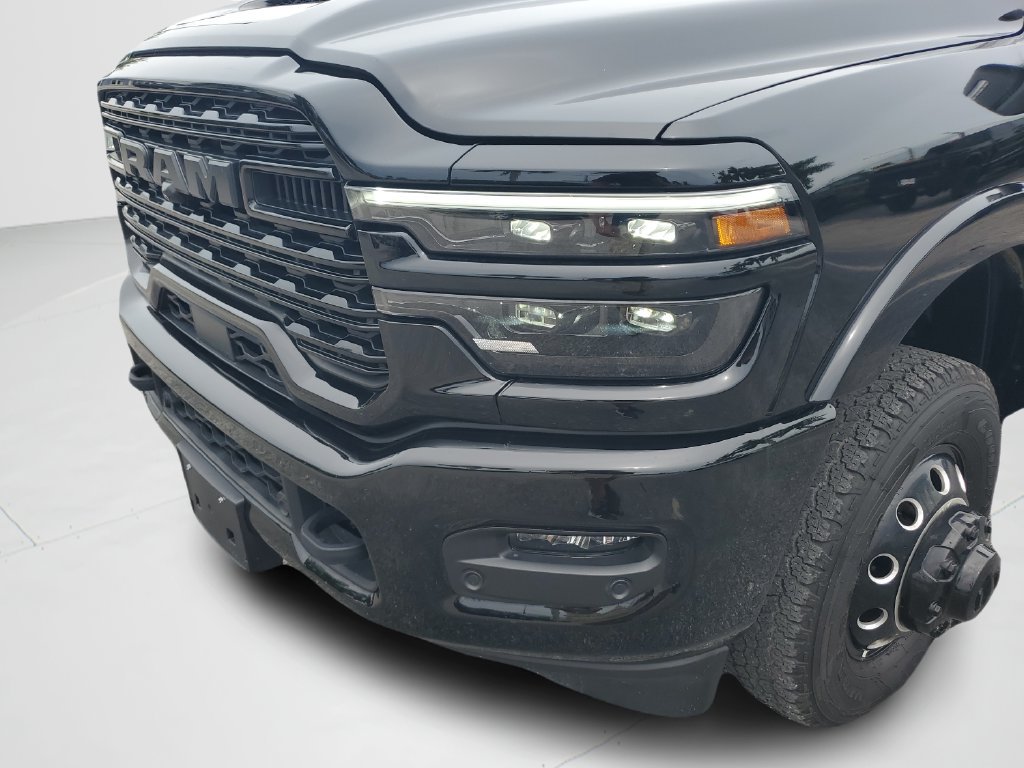 Used 2025 RAM 3500 Limited AWD/4WD image 25