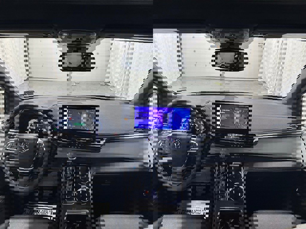 Used 2025 Toyota Sienna XSE image 45