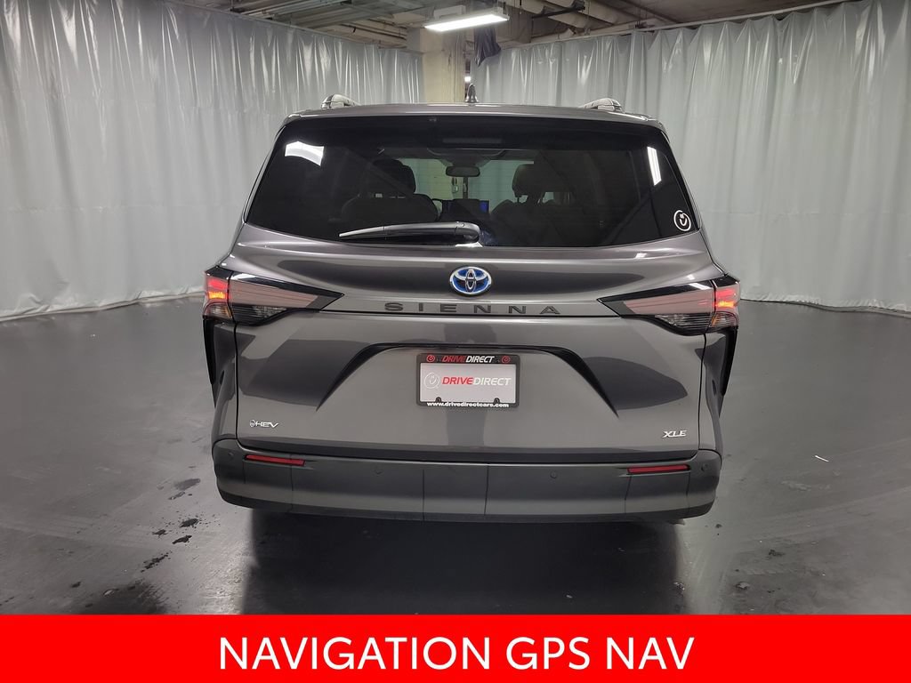 Used 2025 Toyota Sienna XLE w/ XLE Plus Package FWD image 7