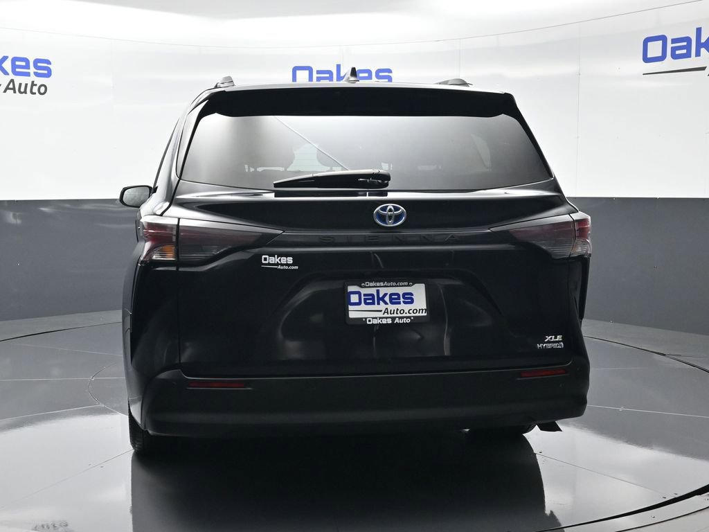 Used 2024 Toyota Sienna XLE image 7