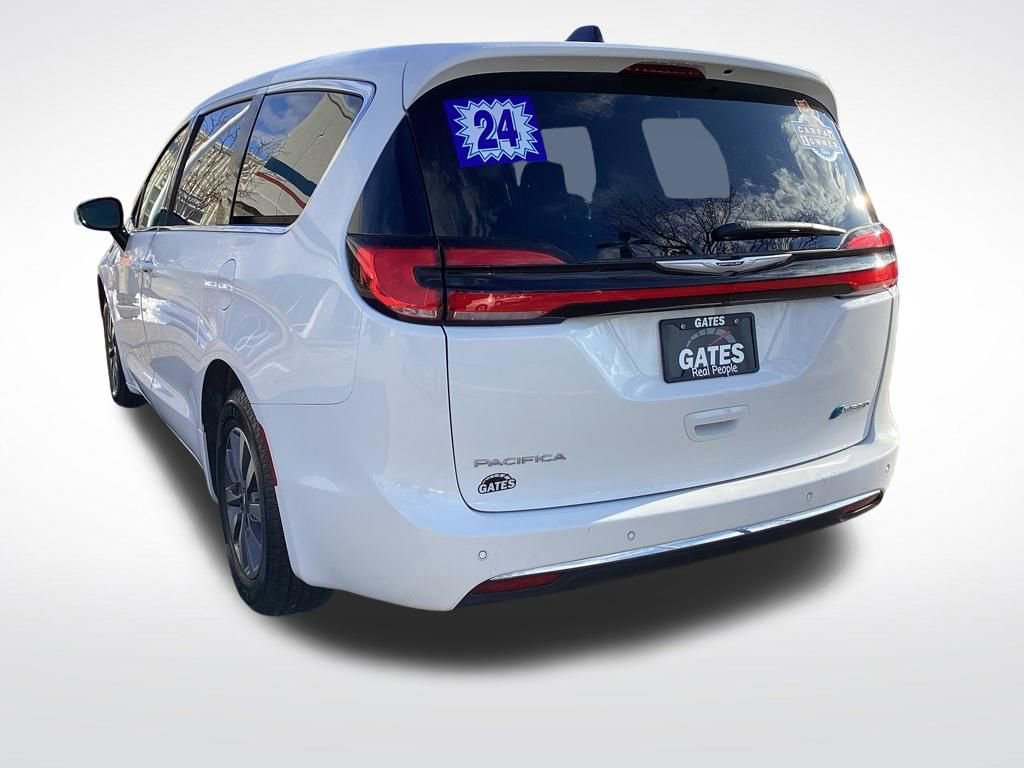 Used 2024 Chrysler Pacifica Select image 9