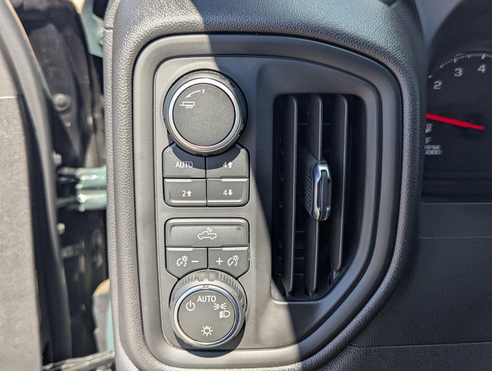 Certified 2026 Chevrolet Silverado 1500 Custom Trail Boss w/ LPO, Dark Essentials Package image 32