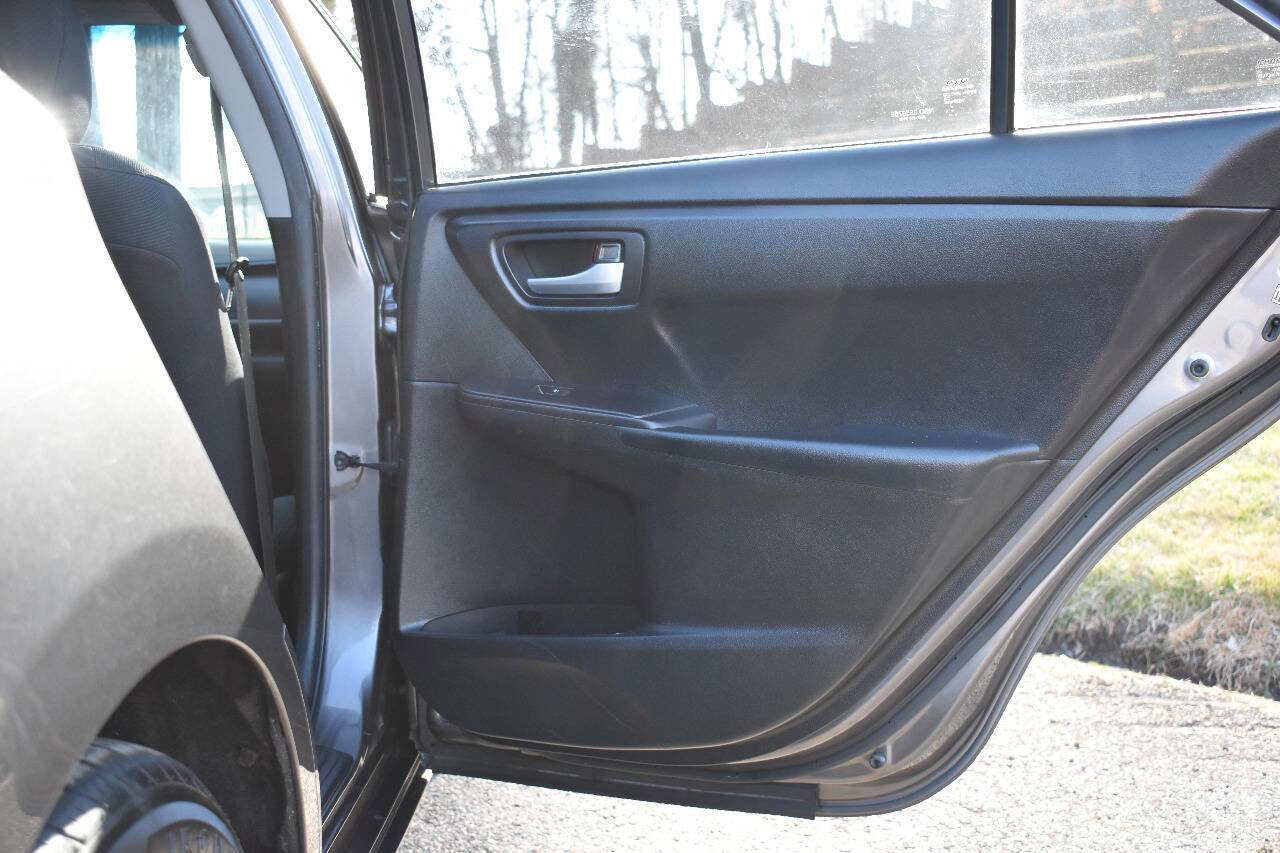 Used 2015 Toyota Camry LE FWD image 11