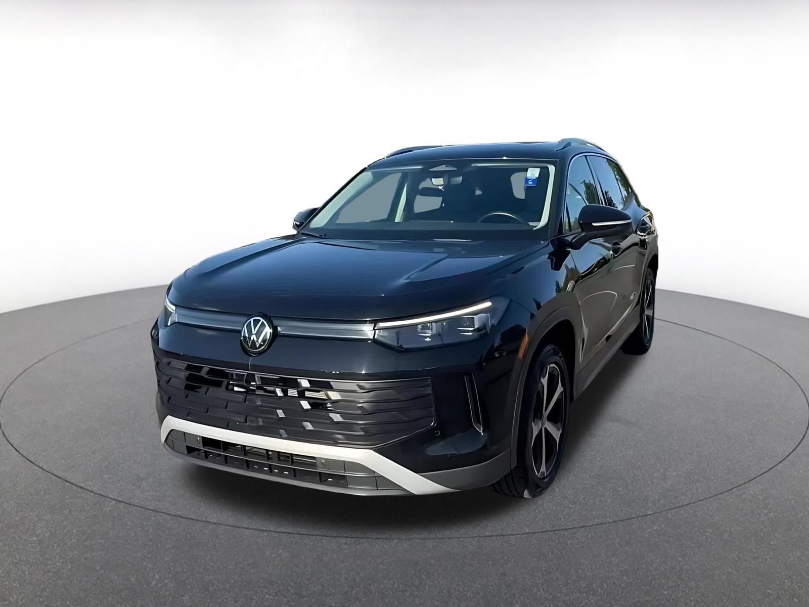 Used 2026 Volkswagen Tiguan SE AWD/4WD image 6