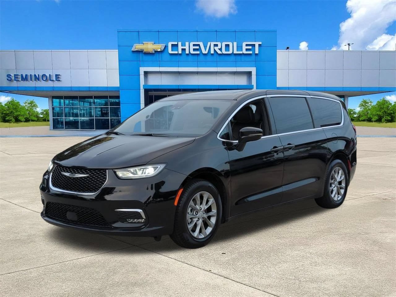 Used 2026 Chrysler Pacifica Limited FWD image 2