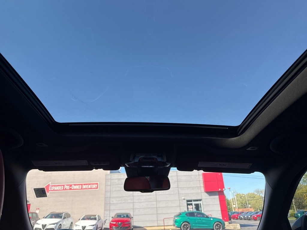 Used 2022 Alfa Romeo Stelvio Veloce image 41