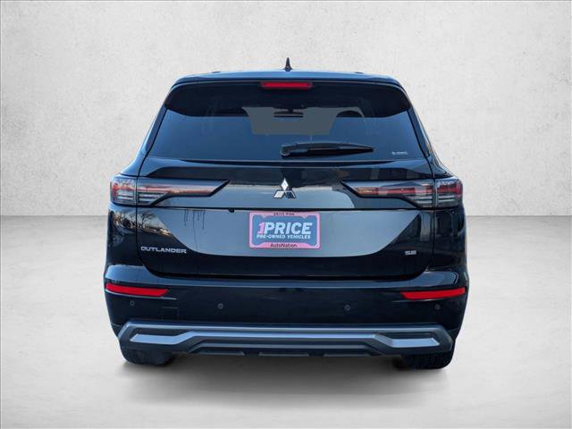 Used 2025 Mitsubishi Outlander SE image 7