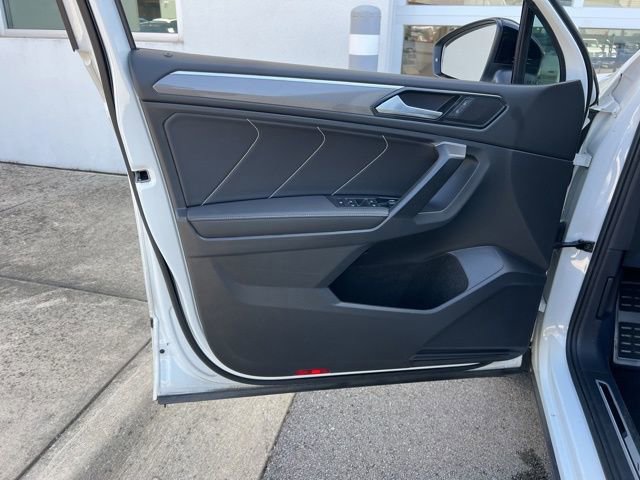 Certified 2023 Volkswagen Tiguan SE R-Line image 28