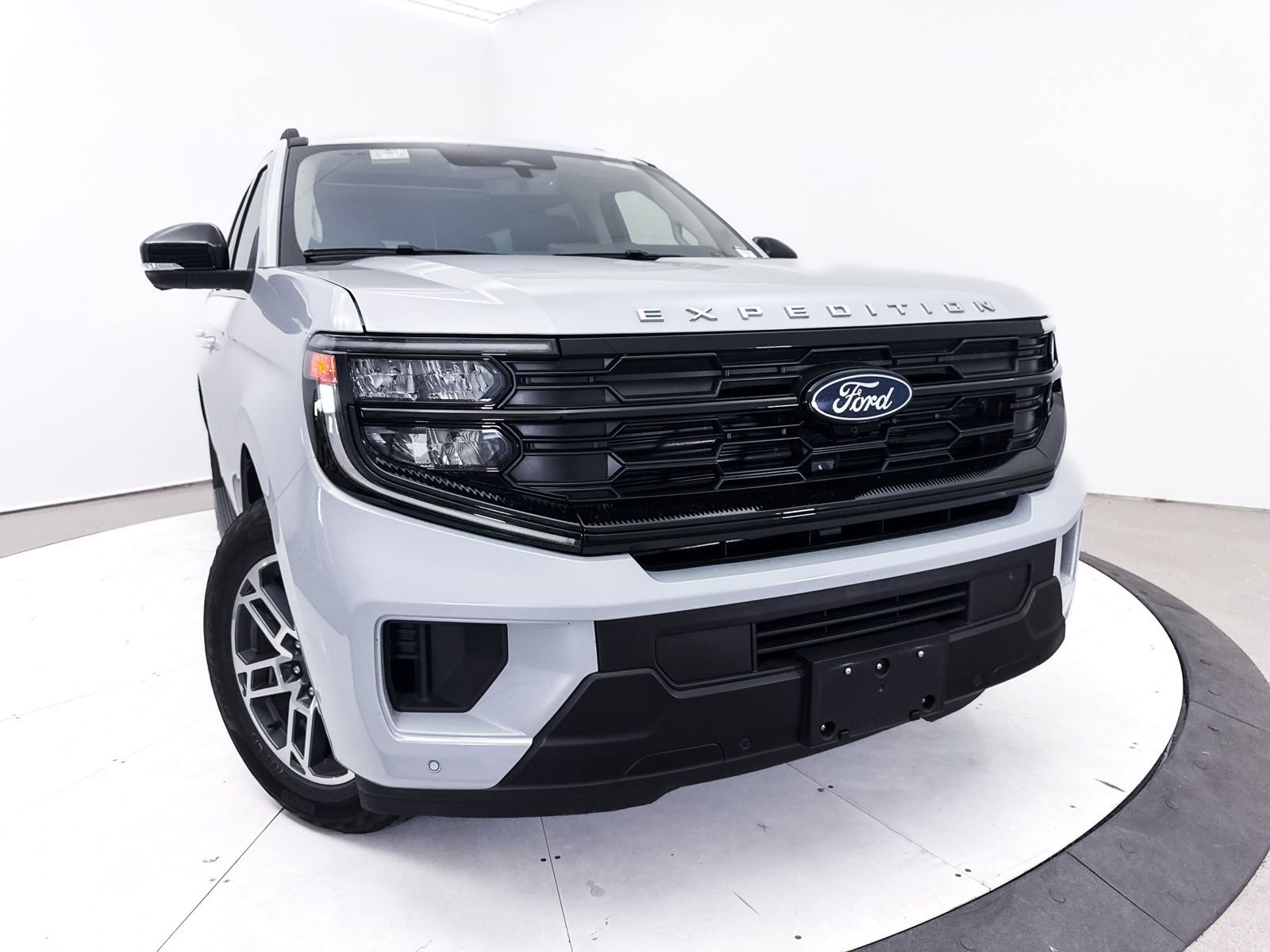 Used 2025 Ford Expedition Max Active AWD/4WD image 8
