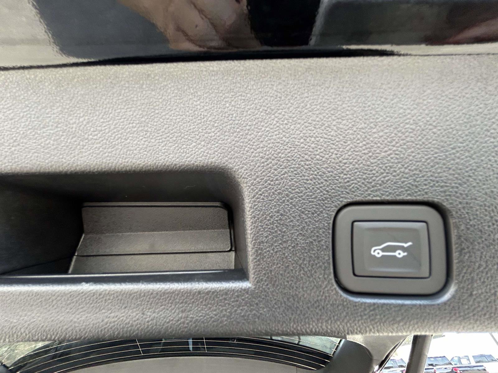 New 2026 Chevrolet Traverse High Country w/ LPO, Floor Liner Package image 19