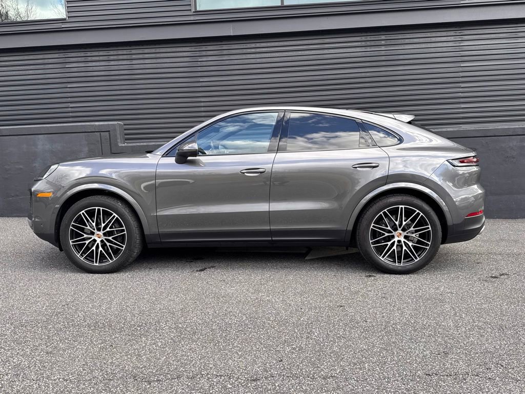 Used 2025 Porsche Cayenne Coupe image 2