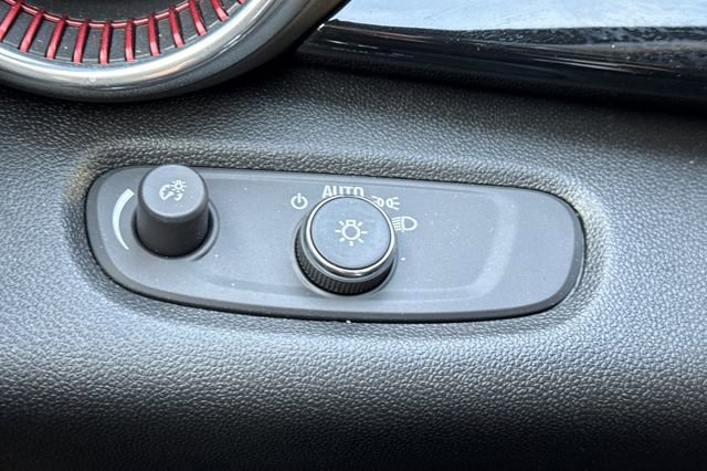 Certified 2025 Chevrolet Trax RS w/ Driver Confidence Package image 38