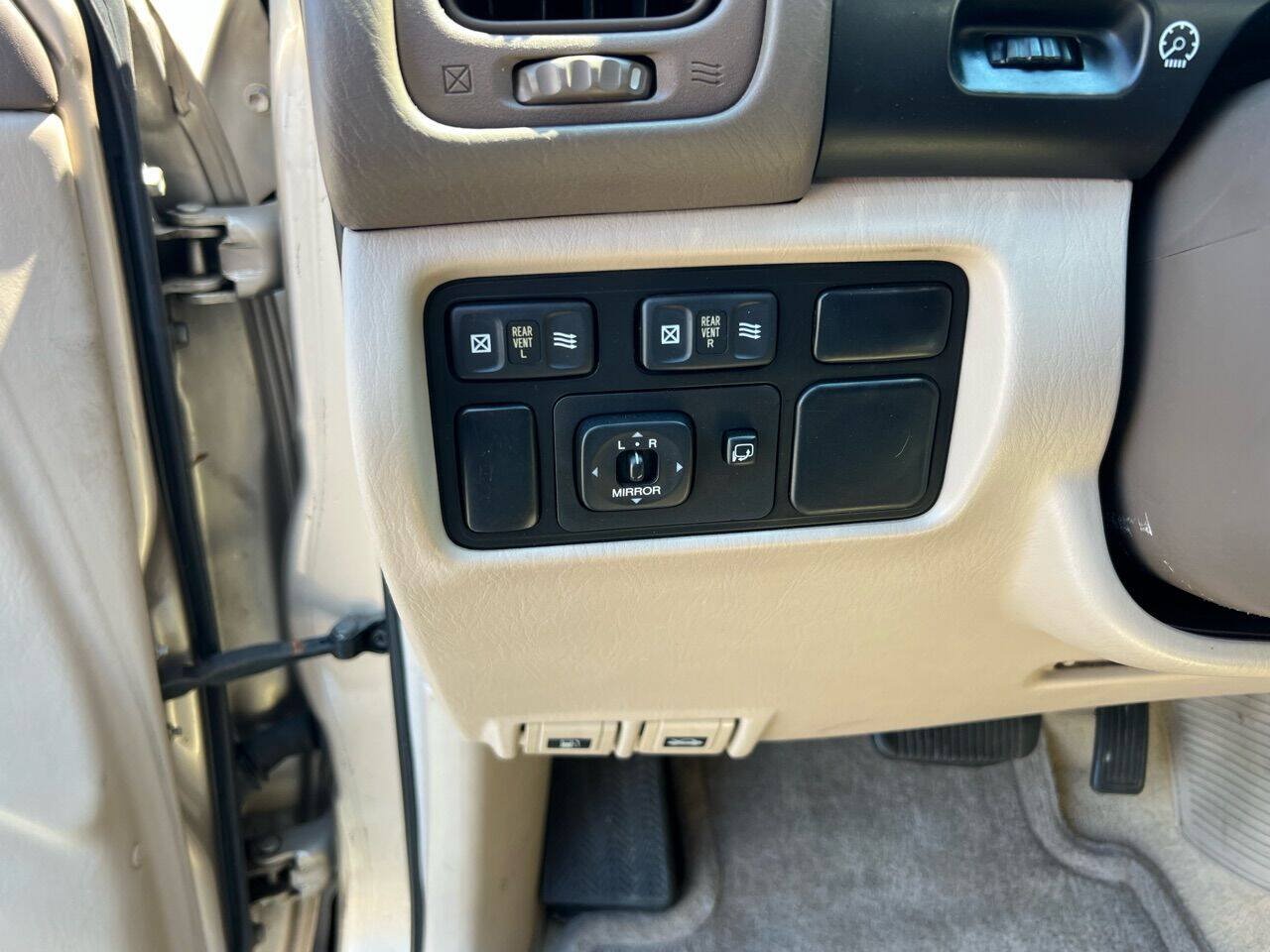 Used 2000 Lexus LX 470 4WD image 23