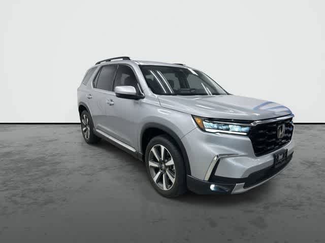 Used 2025 Honda Pilot Touring image 6