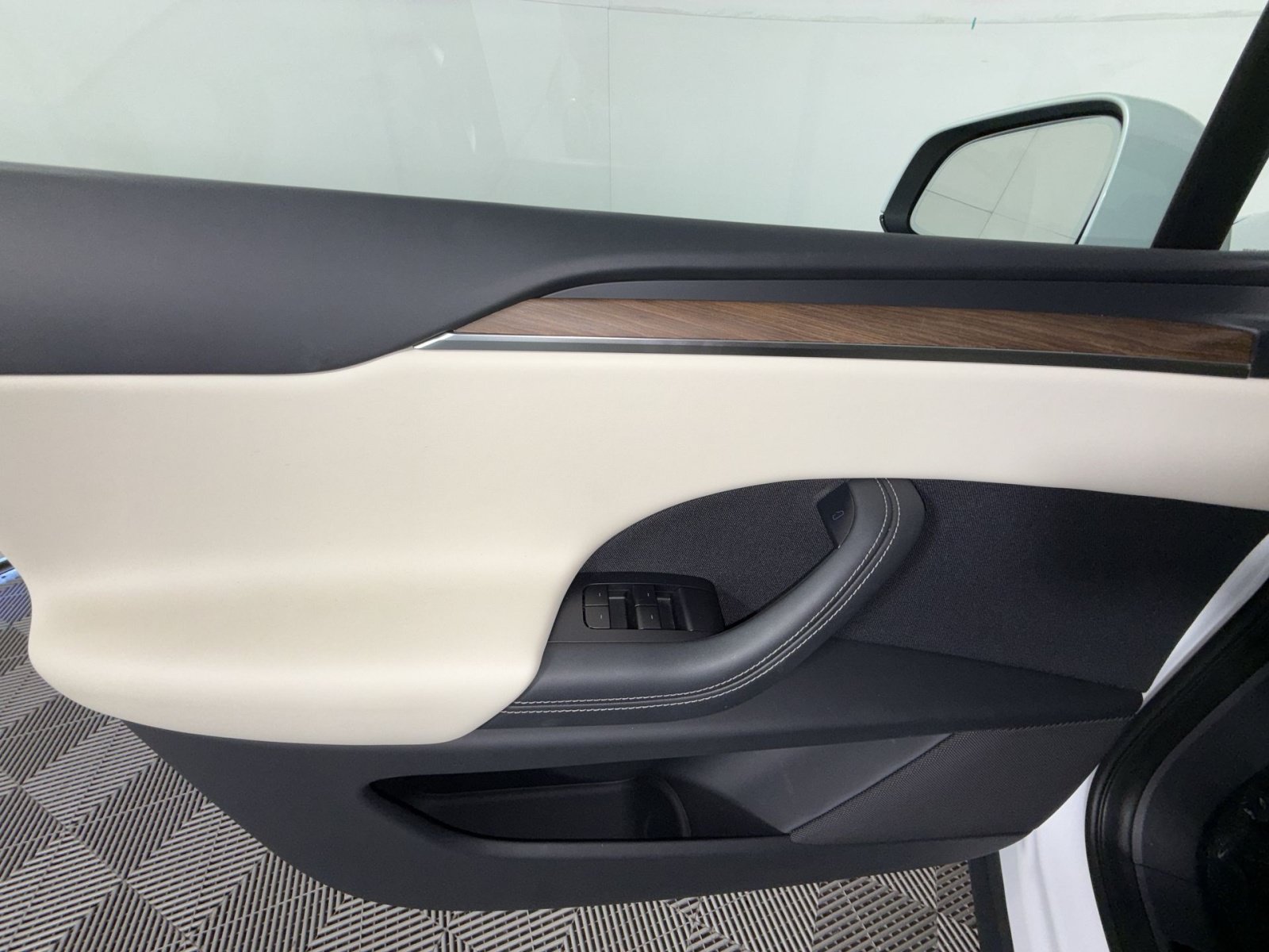Used 2025 Tesla Model X AWD/4WD image 15