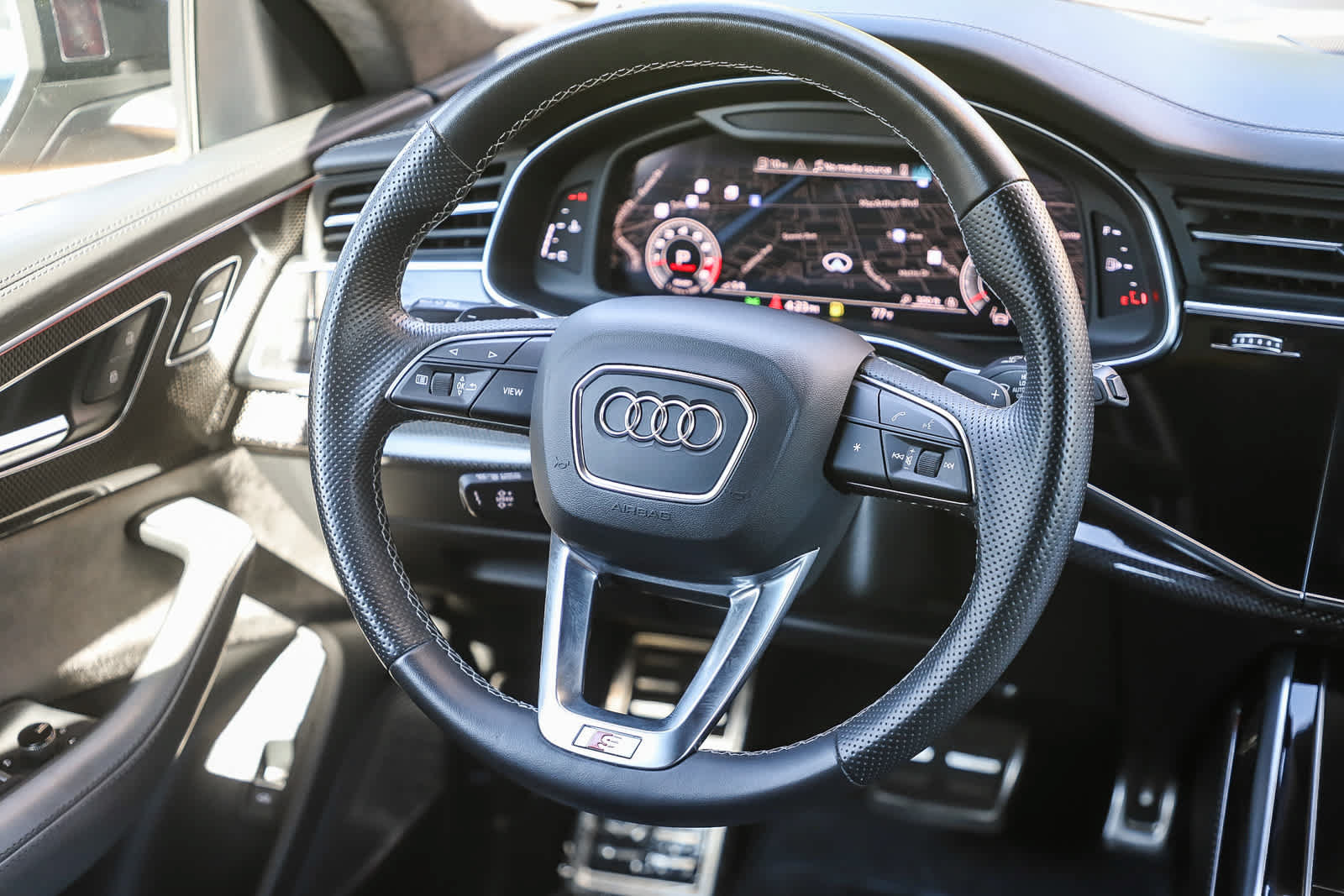 Used 2022 Audi SQ8 Prestige AWD/4WD image 17