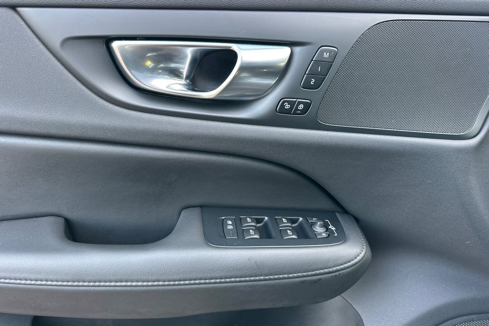 Used 2025 Volvo V60 B5 Cross Country Plus image 10