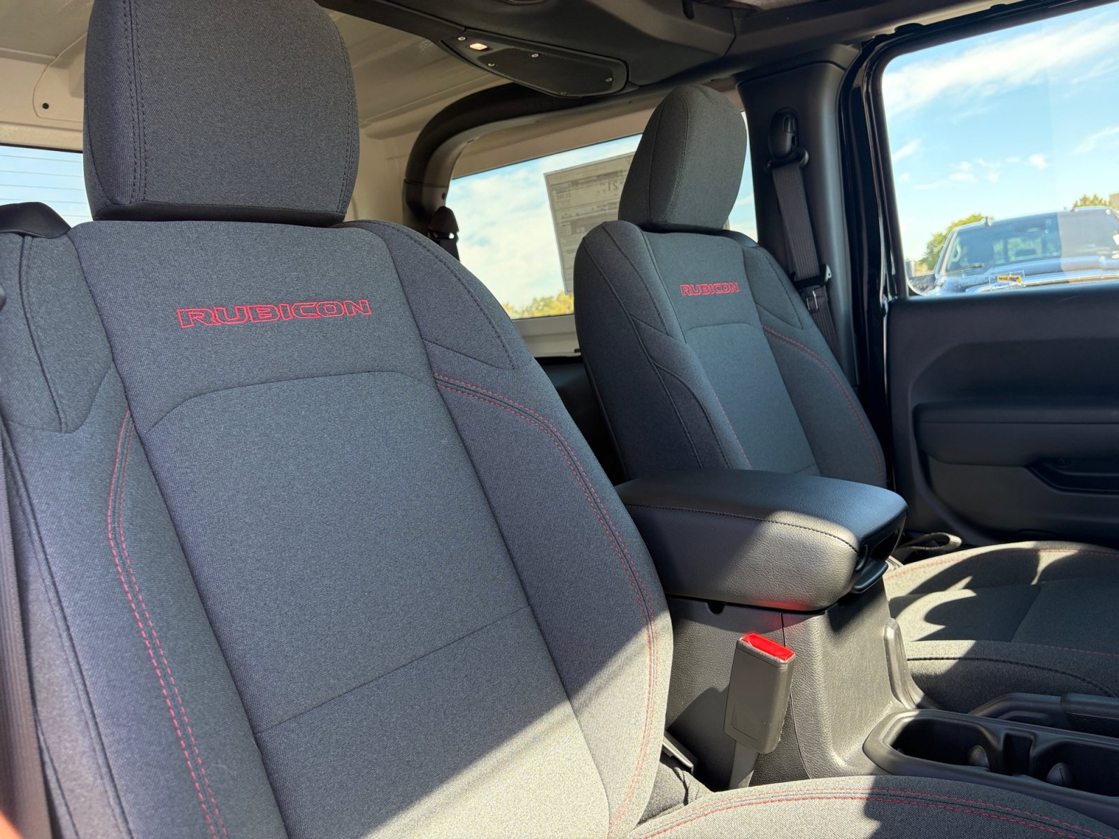 New 2025 Jeep Wrangler Rubicon w/ Convenience Group AWD/4WD image 32