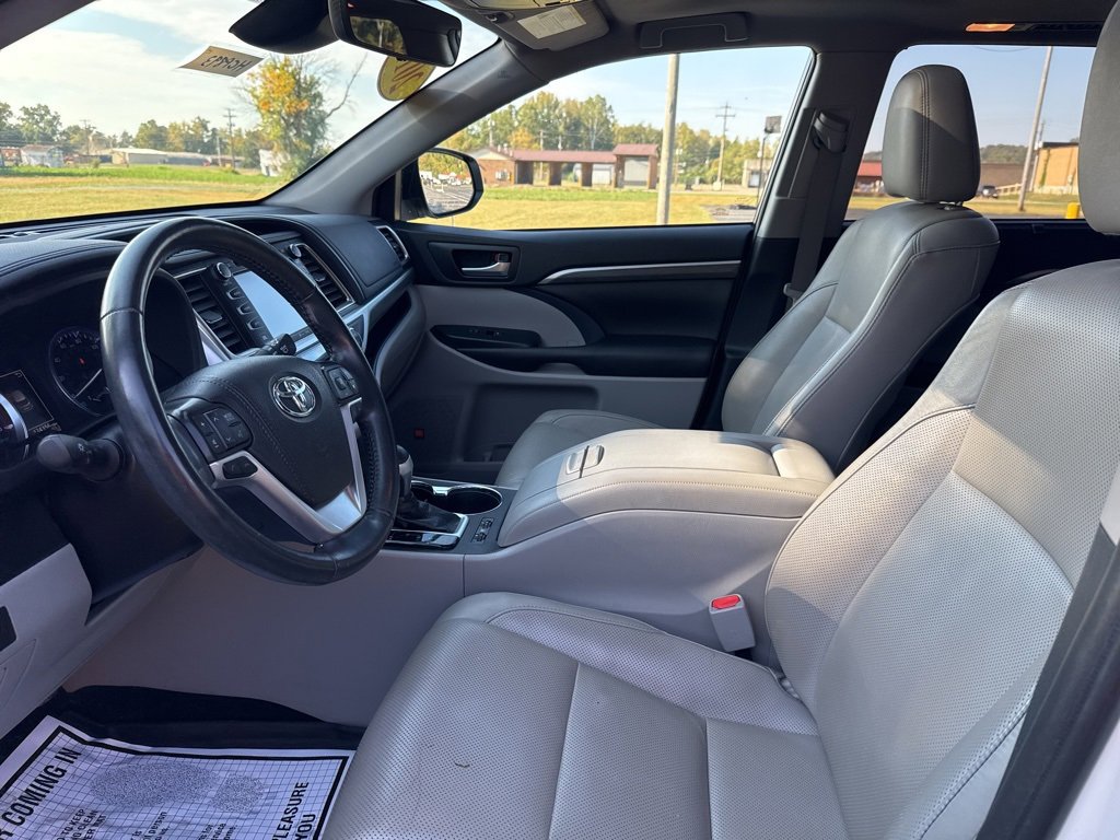 Used 2019 Toyota Highlander Limited image 10