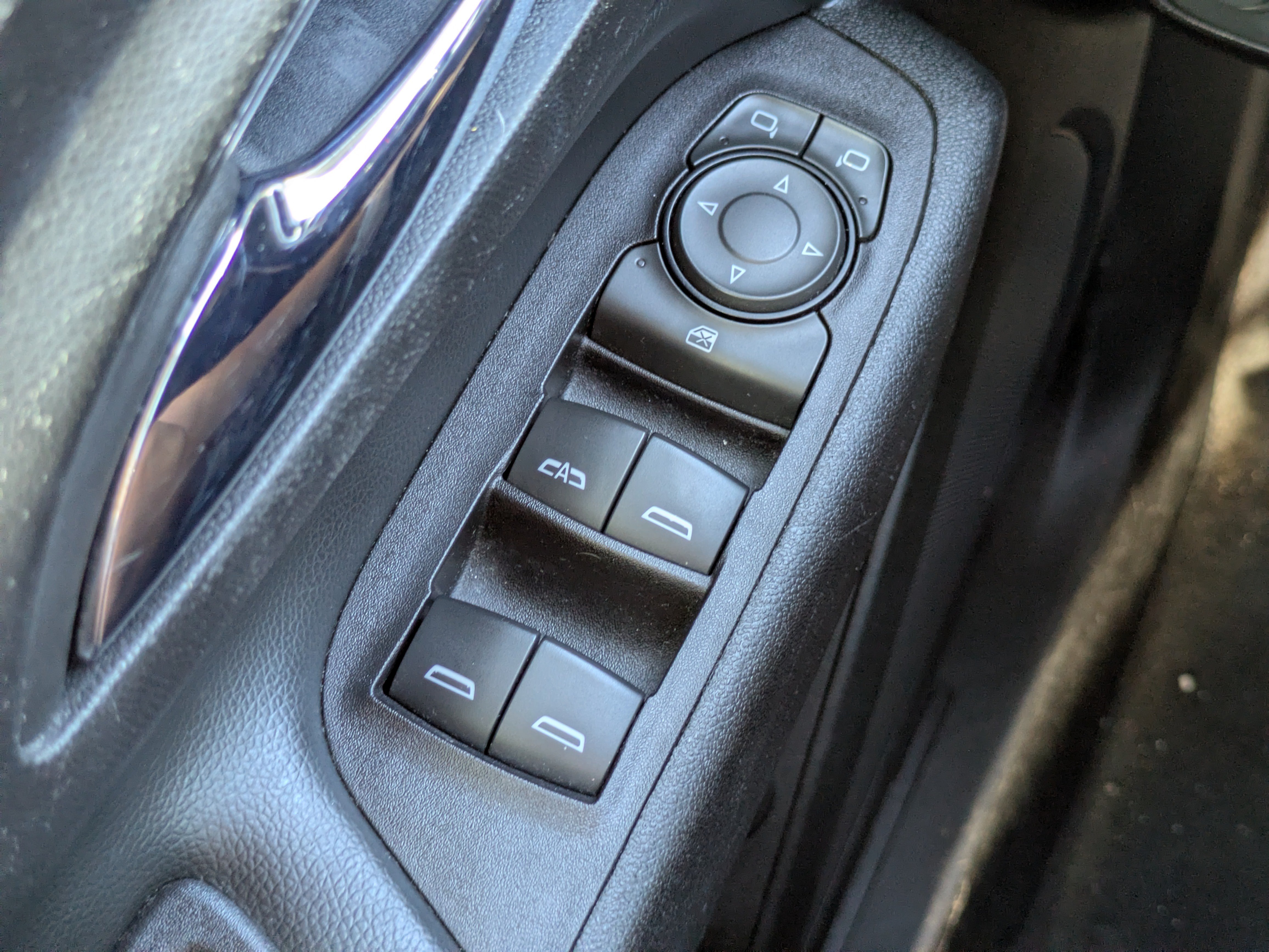 Used 2018 Chevrolet Equinox LT FWD image 23