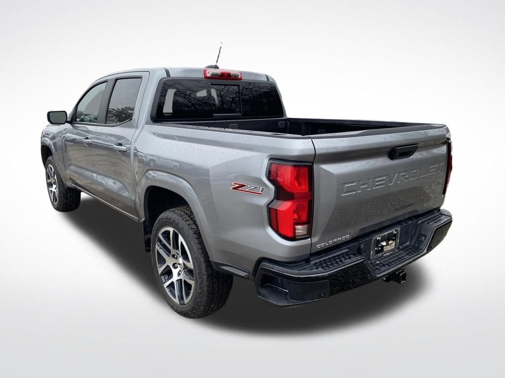 Used 2024 Chevrolet Colorado Z71 w/ Z71 Convenience Package 2 image 5