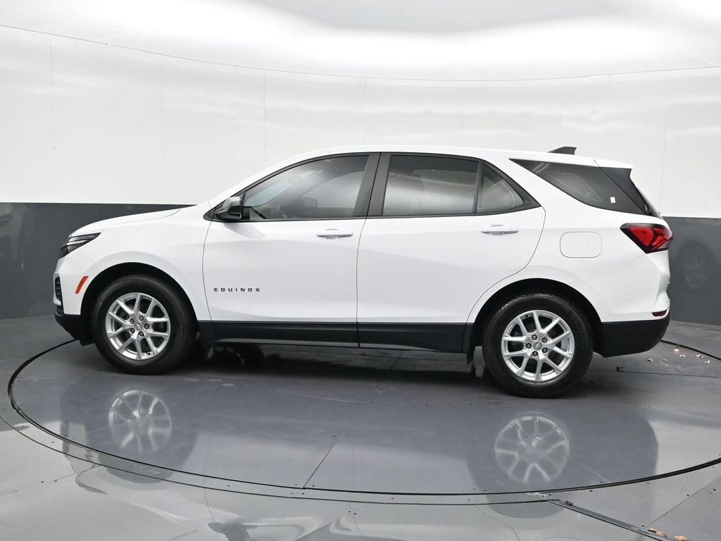 Used 2024 Chevrolet Equinox LS FWD image 2
