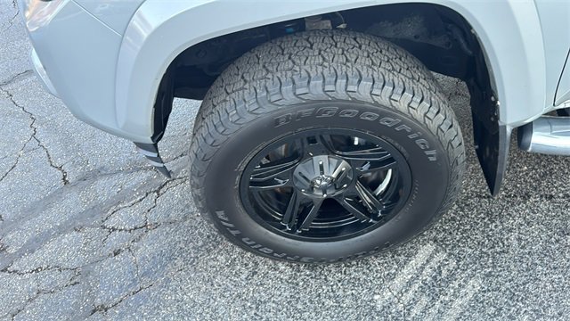 Used 2018 Toyota Tacoma TRD Sport image 34