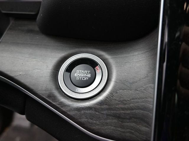 Used 2022 Jeep Grand Cherokee L Limited w/ Luxury Tech Group II image 31