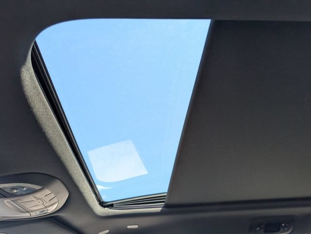 New 2027 Chrysler Pacifica Limited FWD image 17