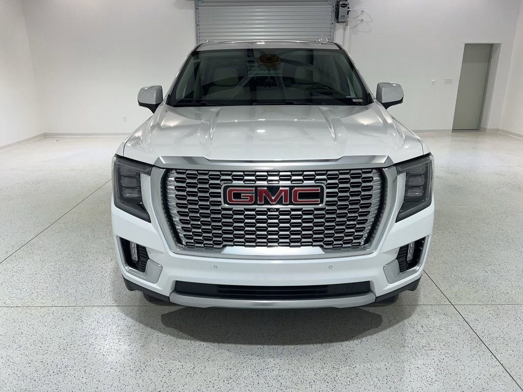 Used 2021 GMC Yukon XL Denali w/ Denali Premium Package image 8