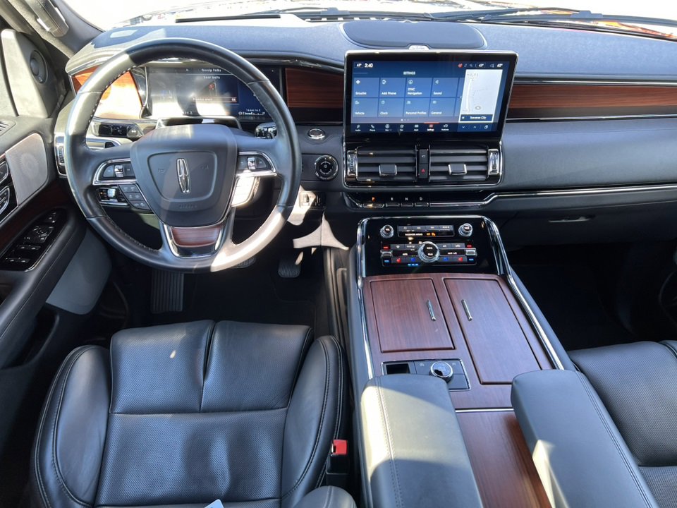 Used 2022 Lincoln Navigator L Reserve image 3