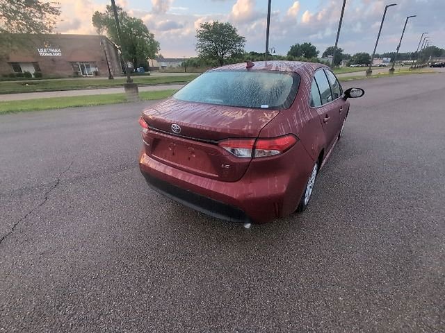 Used 2024 Toyota Corolla LE FWD image 5