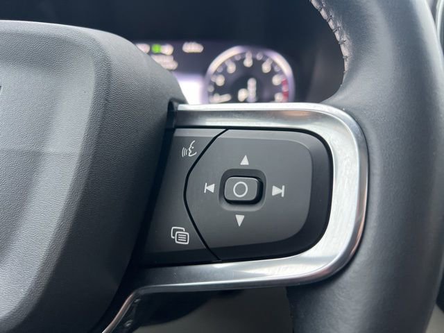 Used 2019 Volvo XC40 T5 Momentum image 30