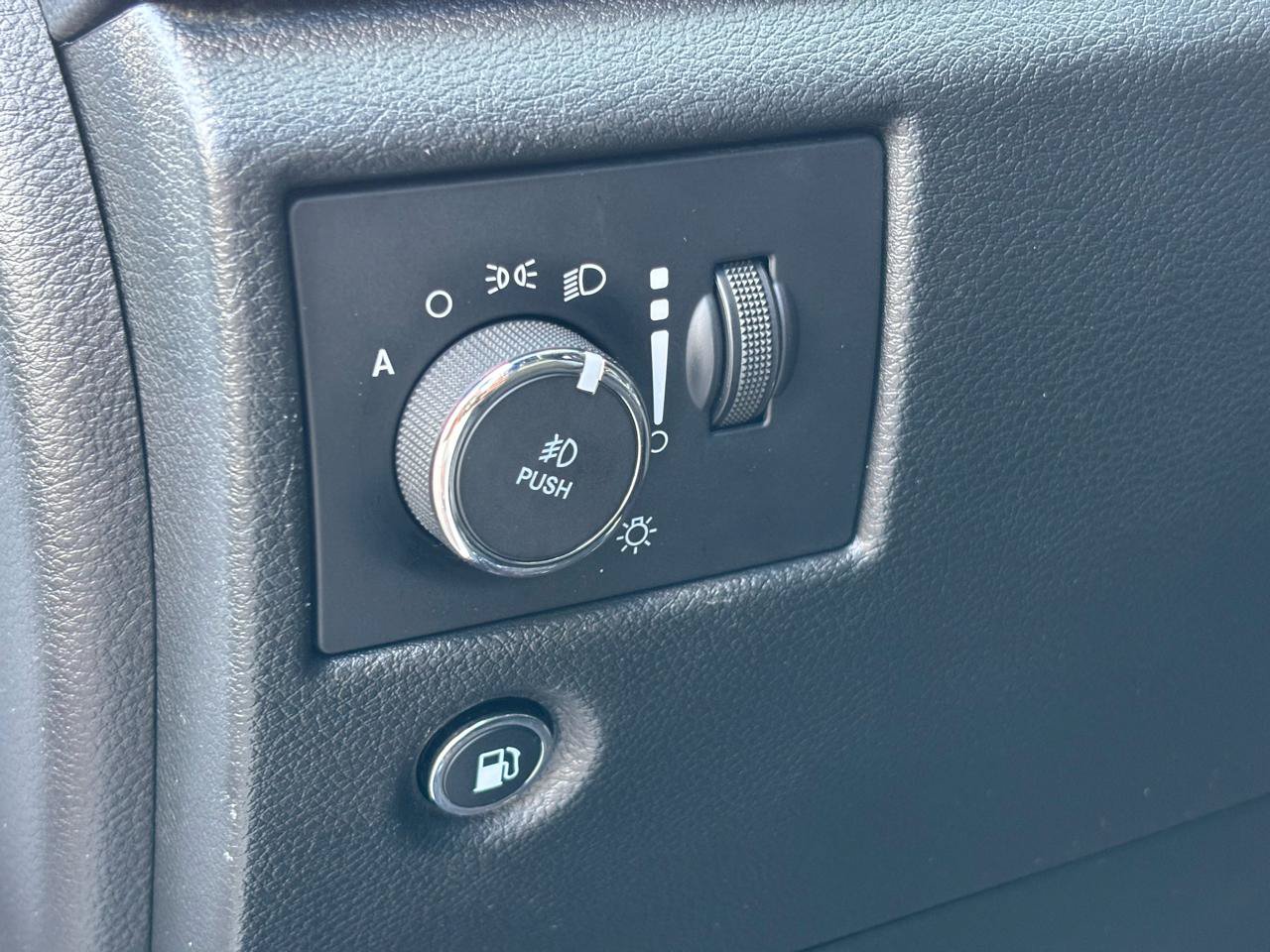 Used 2021 Jeep Grand Cherokee Altitude AWD/4WD image 18
