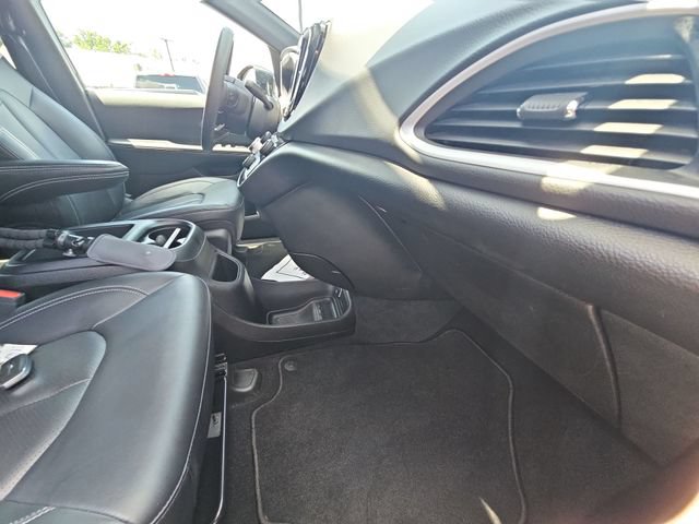 Used 2025 Chrysler Pacifica Select FWD image 31