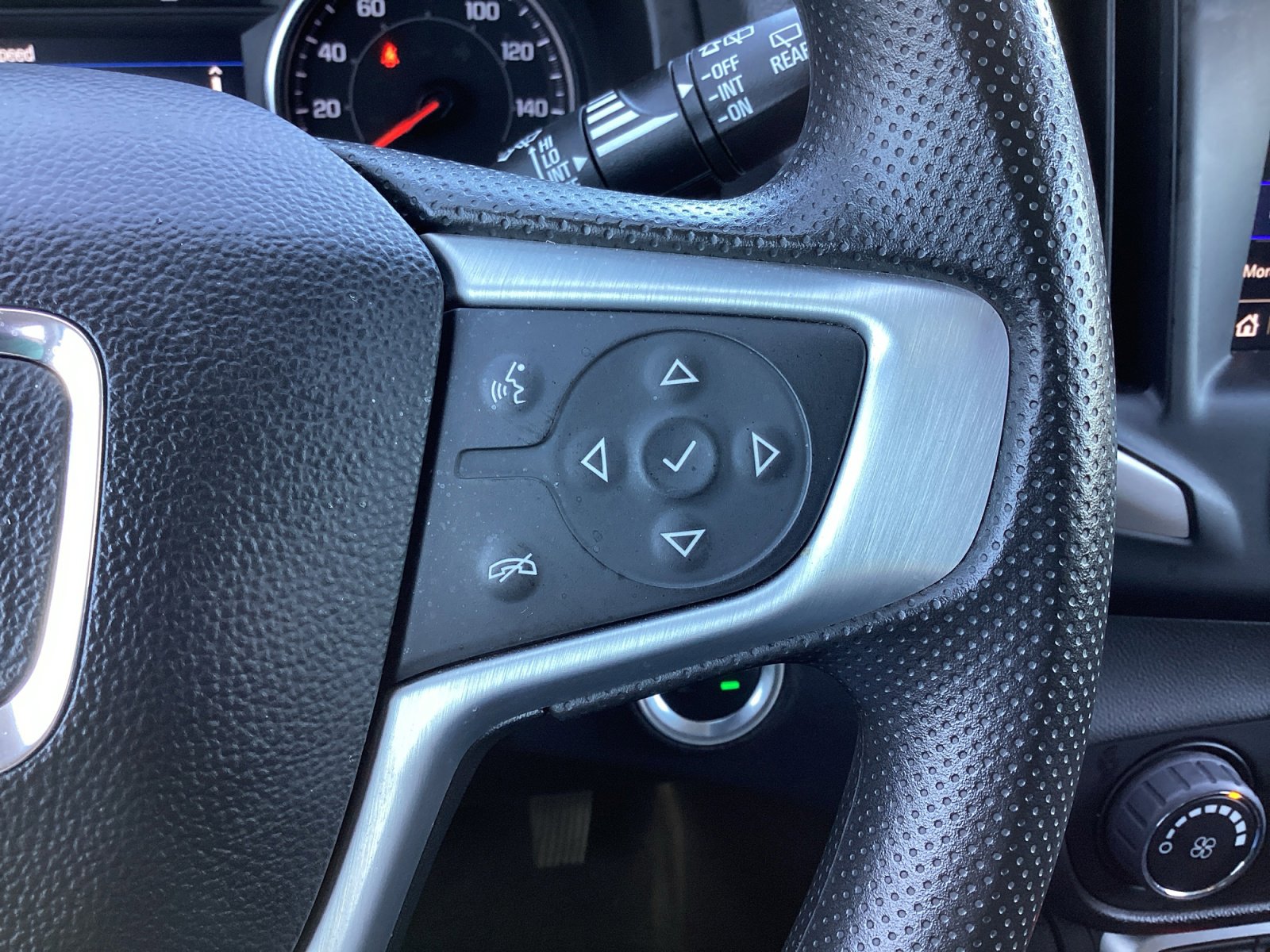 Used 2024 GMC Terrain SLE image 18