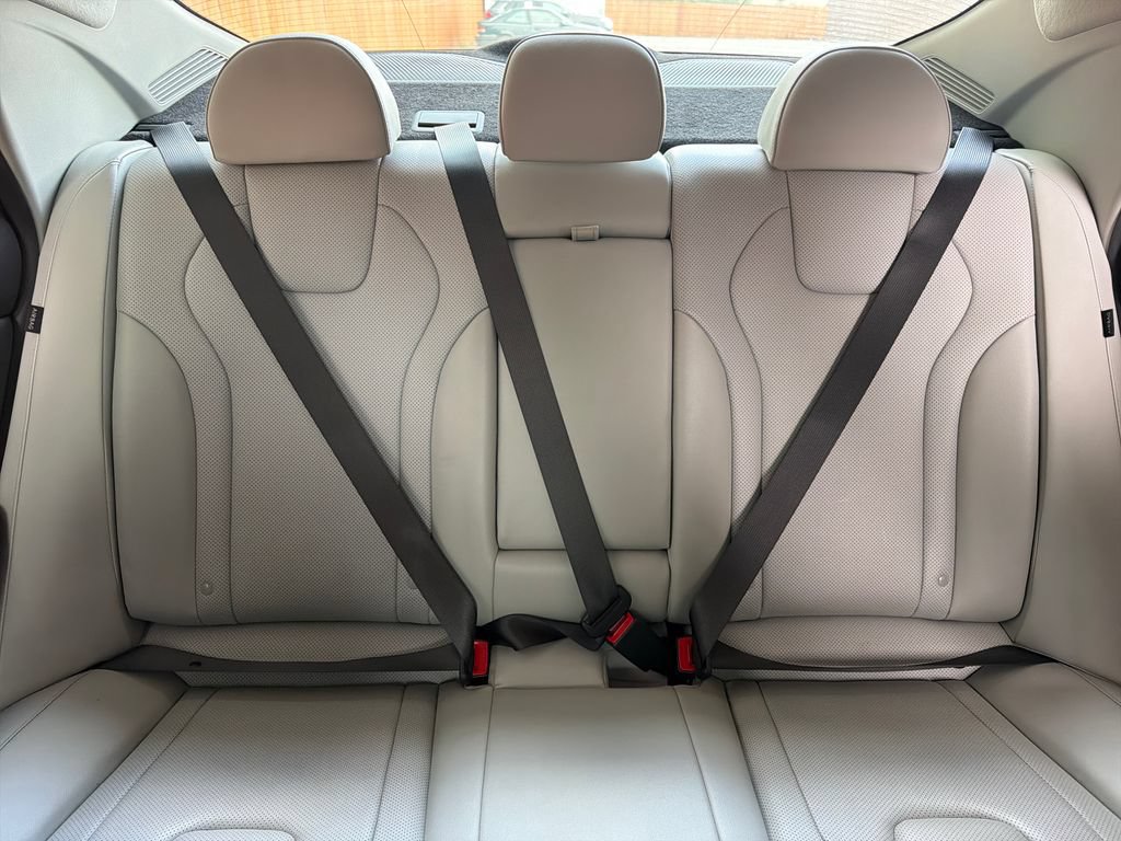 Used 2025 Hyundai Elantra Limited FWD image 30
