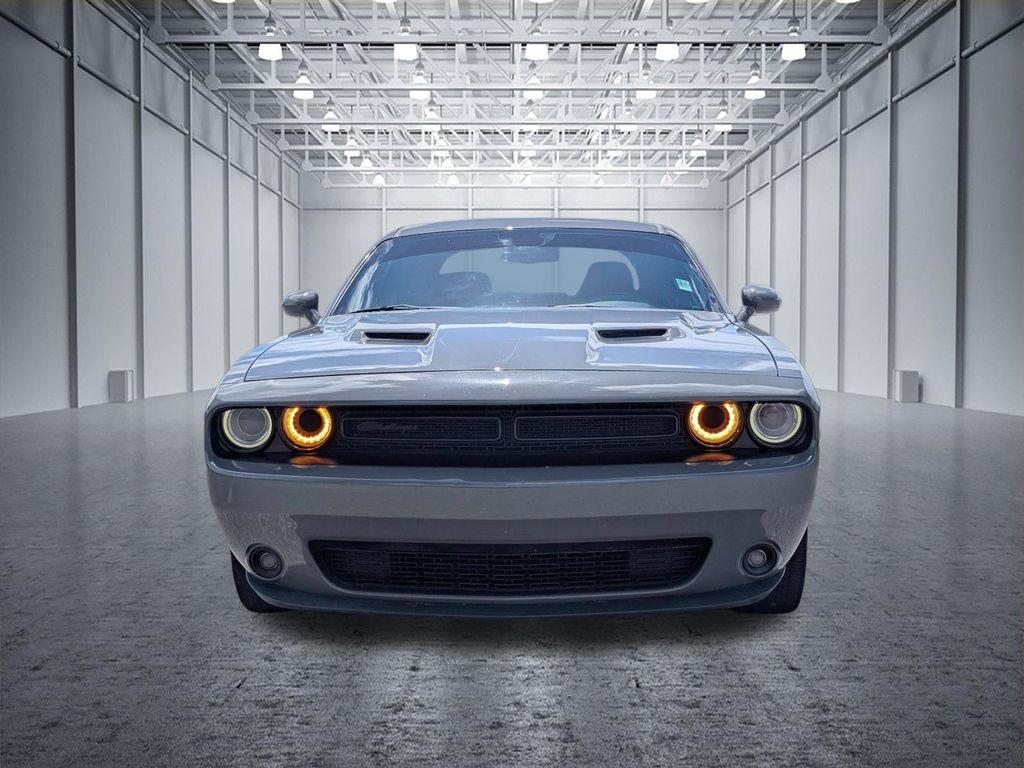 Used 2019 Dodge Challenger SXT w/ Blacktop Package RWD image 2