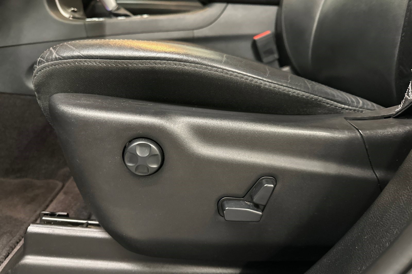 Used 2018 Jeep Grand Cherokee Limited image 16