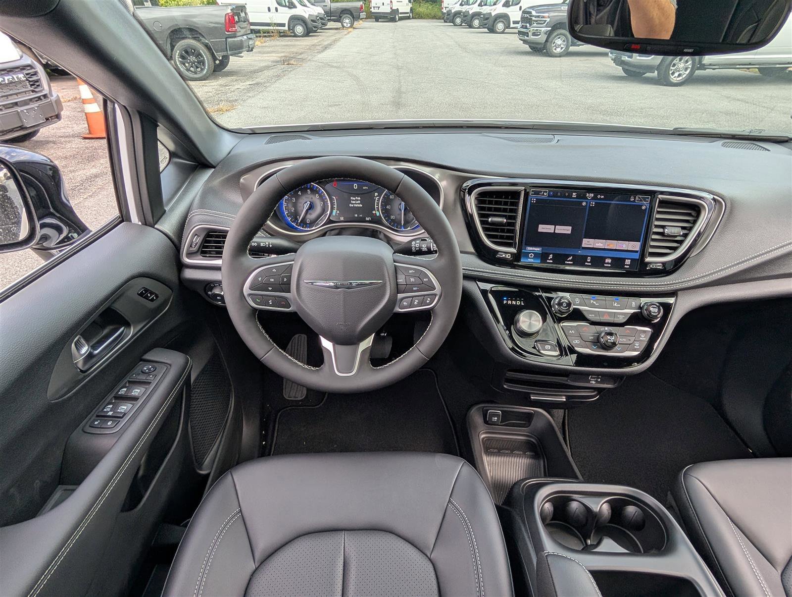 New 2026 Chrysler Pacifica Select image 13