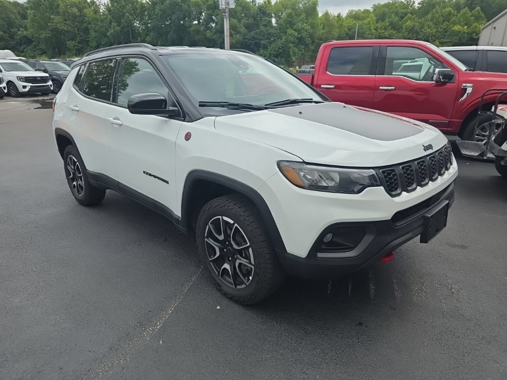 Used 2025 Jeep Compass Trailhawk AWD/4WD image 4