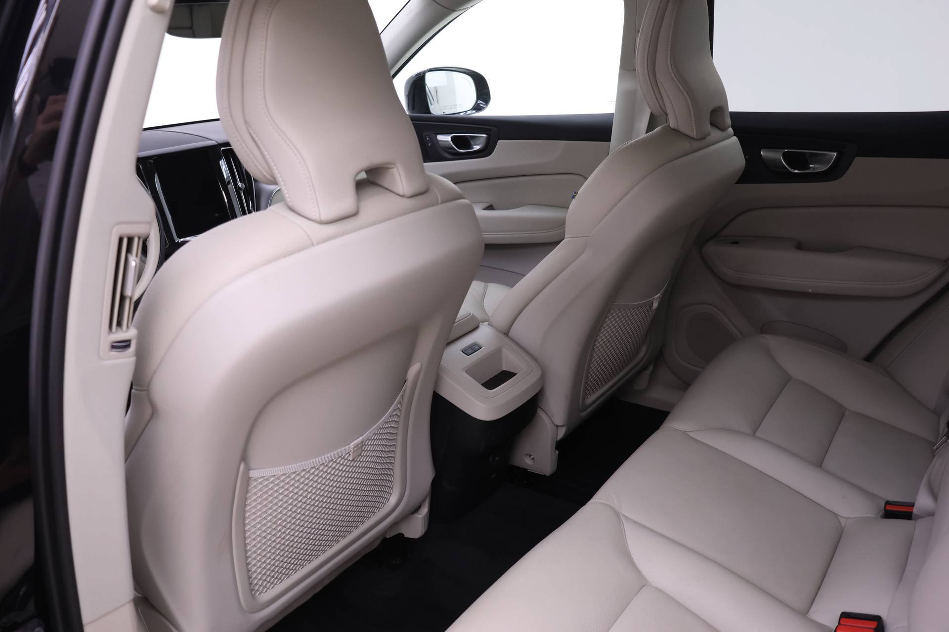Certified 2025 Volvo XC60 B5 Core AWD/4WD image 14