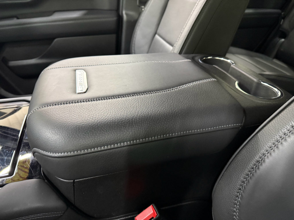 Used 2025 GMC Yukon Denali AWD/4WD image 40