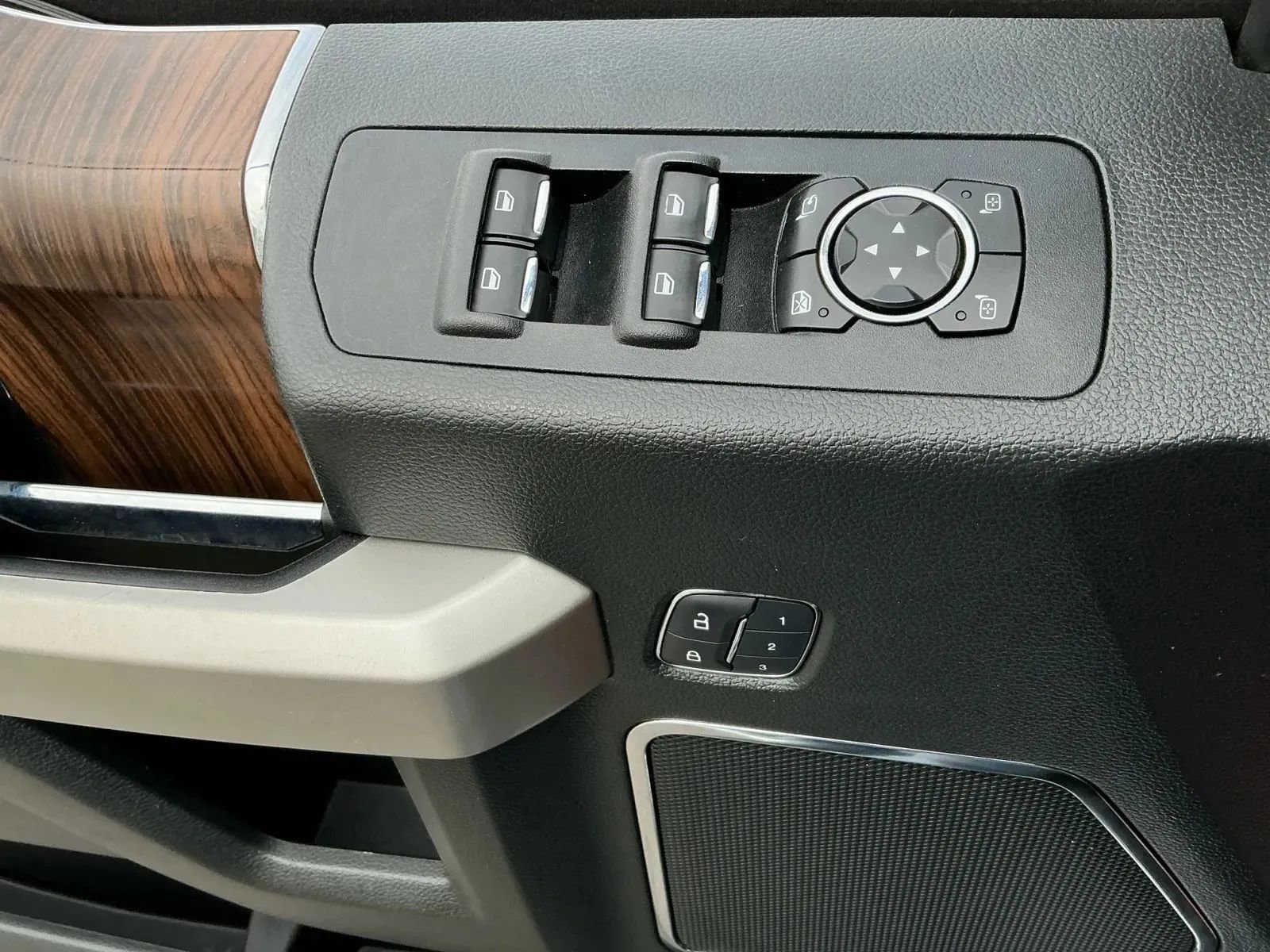 Used 2016 Ford F150 Lariat w/ Equipment Group 501A Mid image 10