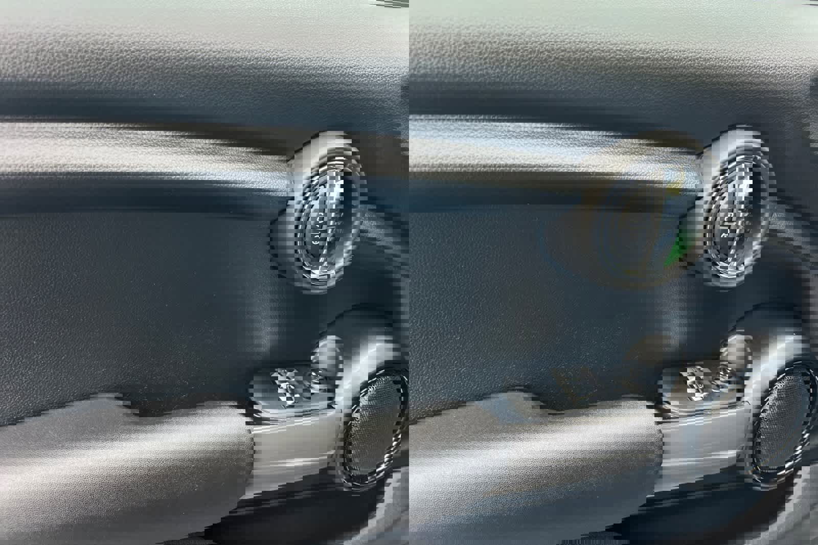 Used 2020 MINI Cooper 2-Door Hardtop image 12